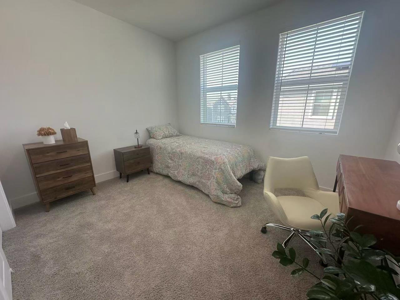 2732 E Teaberry Dr, Fresno, CA 93730