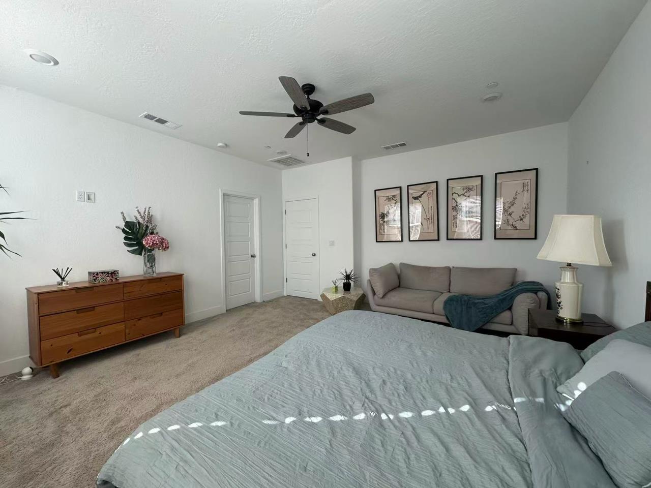 2732 E Teaberry Dr, Fresno, CA 93730