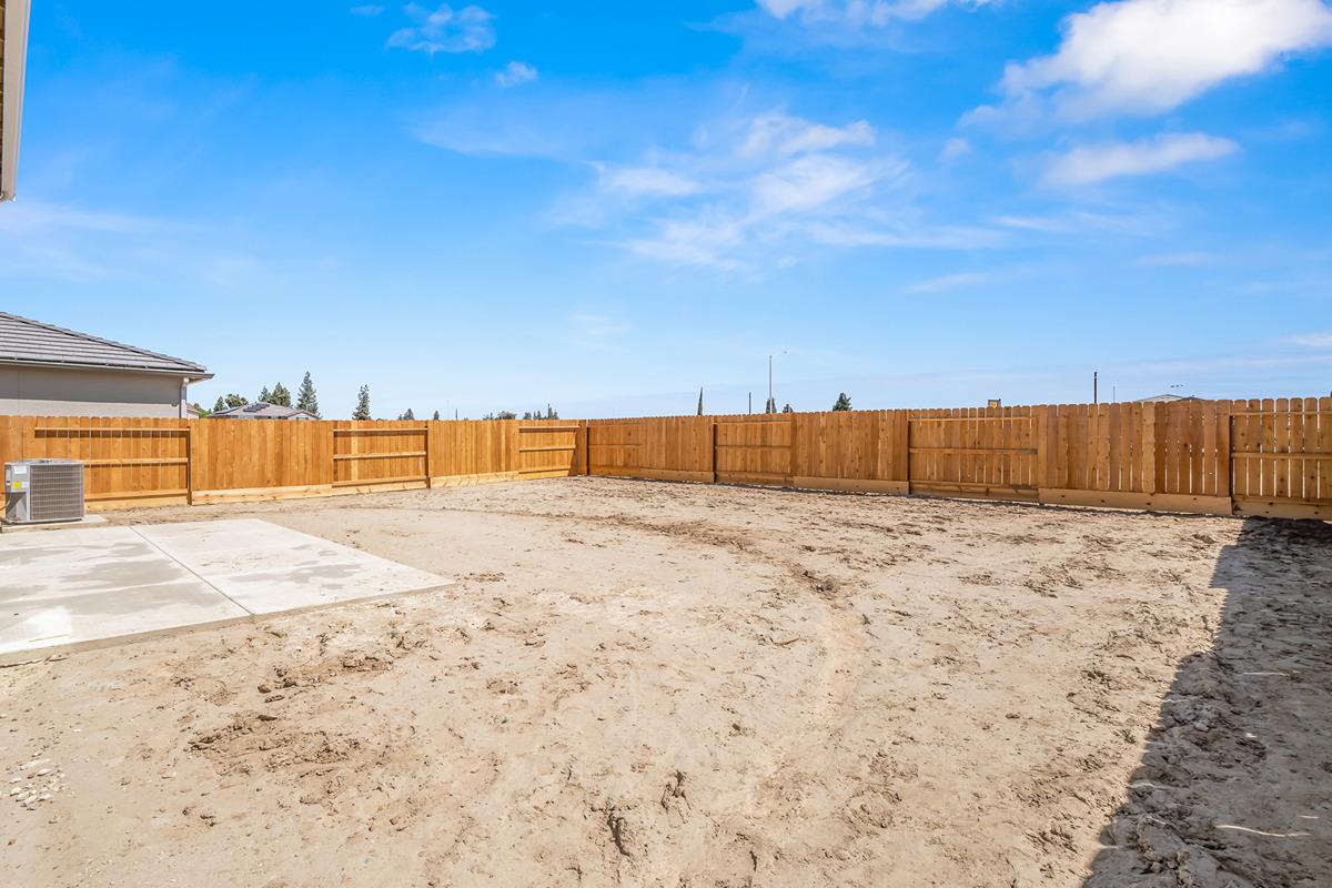 2195 S Terry Ave, Fresno, CA 93725