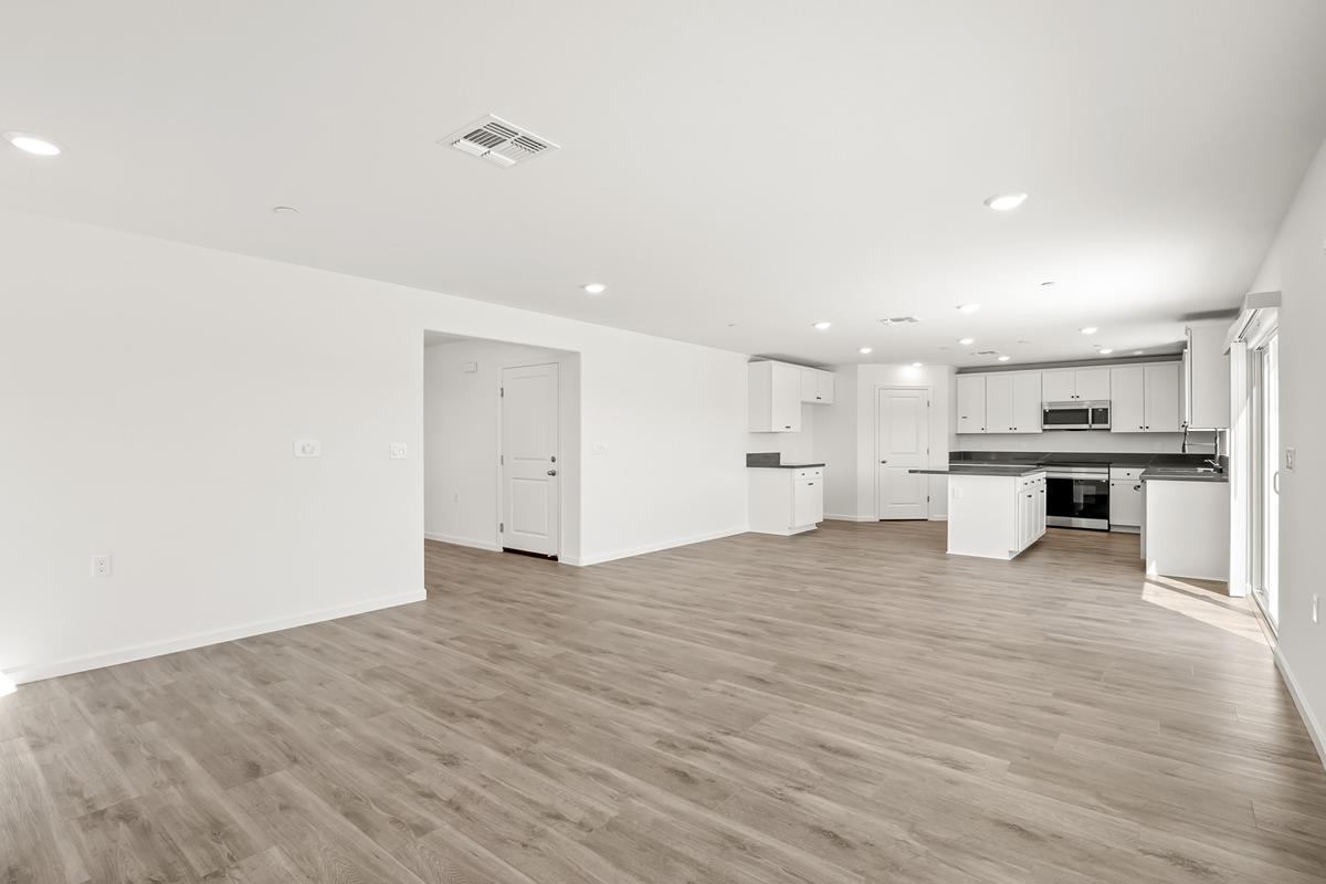2195 S Terry Ave, Fresno, CA 93725