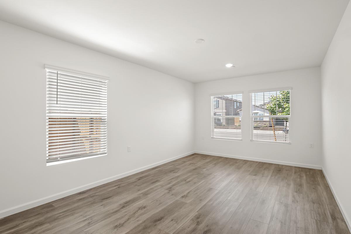 2195 S Terry Ave, Fresno, CA 93725
