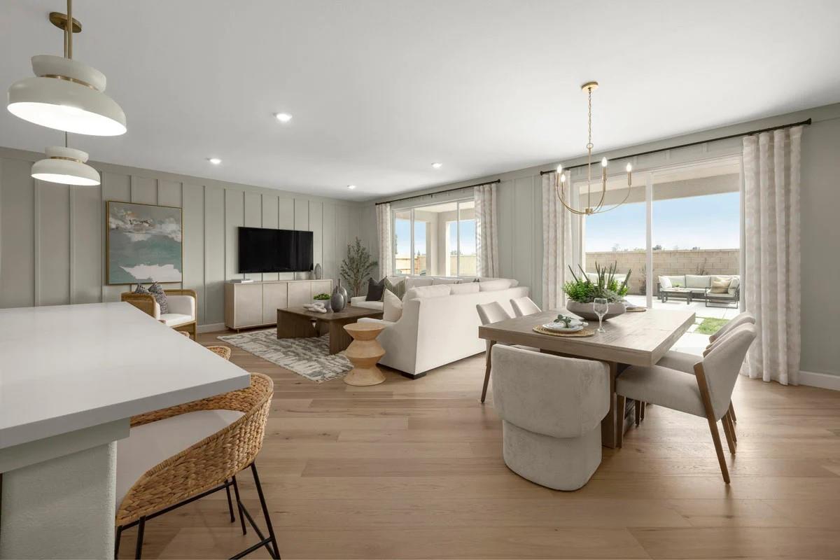 2221 S Cindy Ave, Fresno, CA 93725