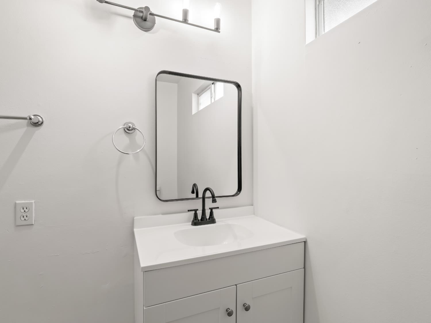 4524 N John Albert Ave, Fresno, CA 93726