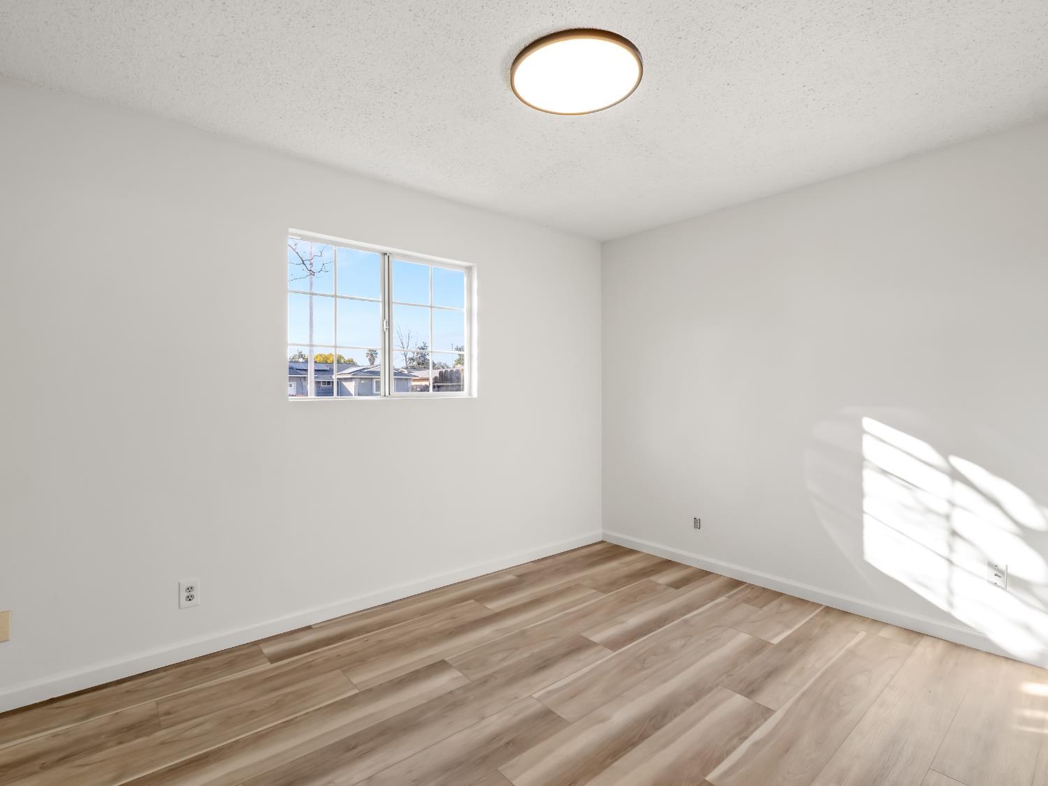 4524 N John Albert Ave, Fresno, CA 93726