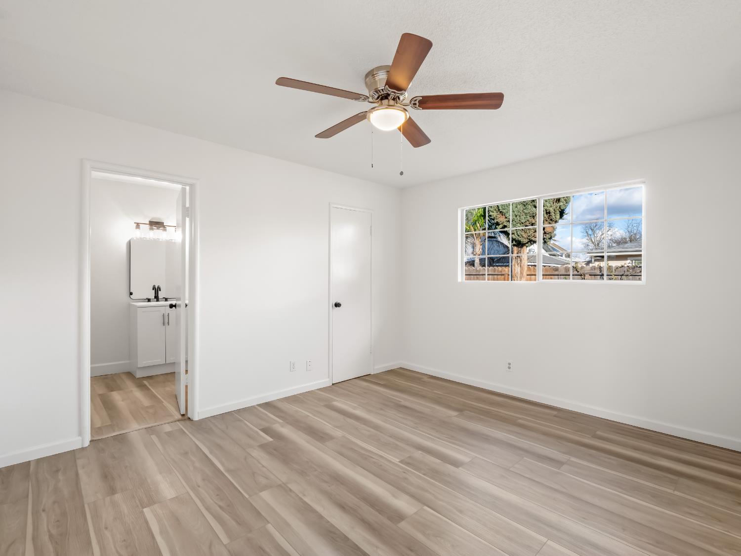 4524 N John Albert Ave, Fresno, CA 93726