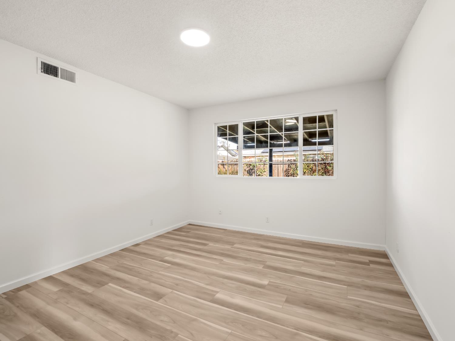 4524 N John Albert Ave, Fresno, CA 93726