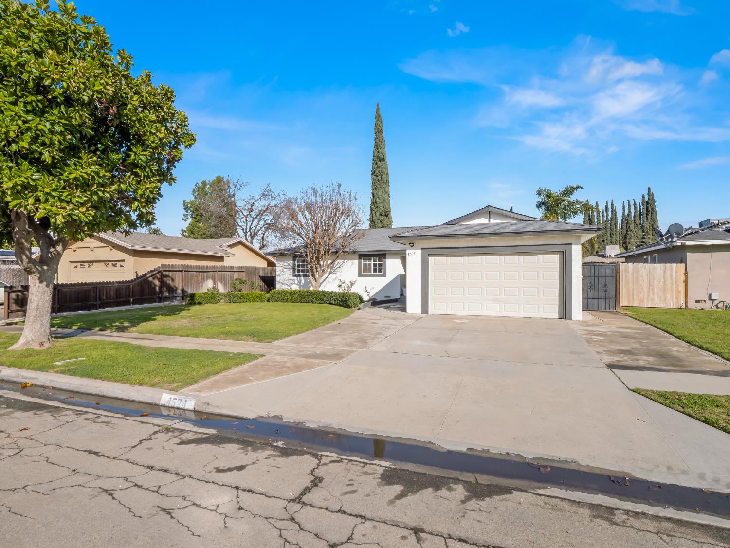 4524 N John Albert Ave, Fresno, CA 93726