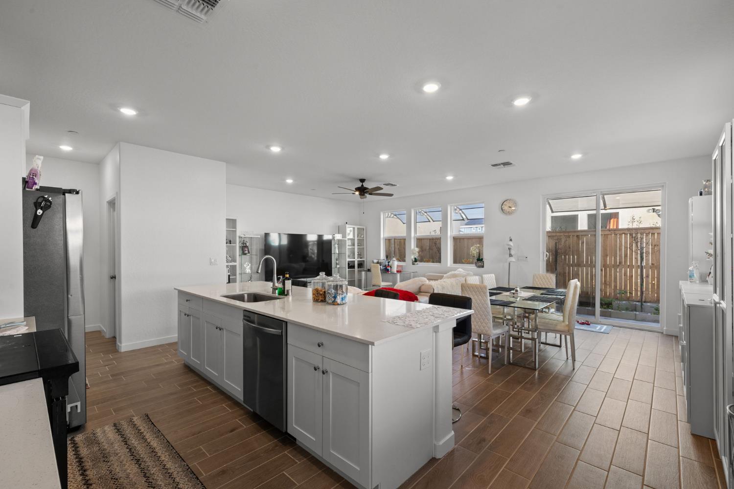 8916 Savona Ln, Shafter, CA 93263