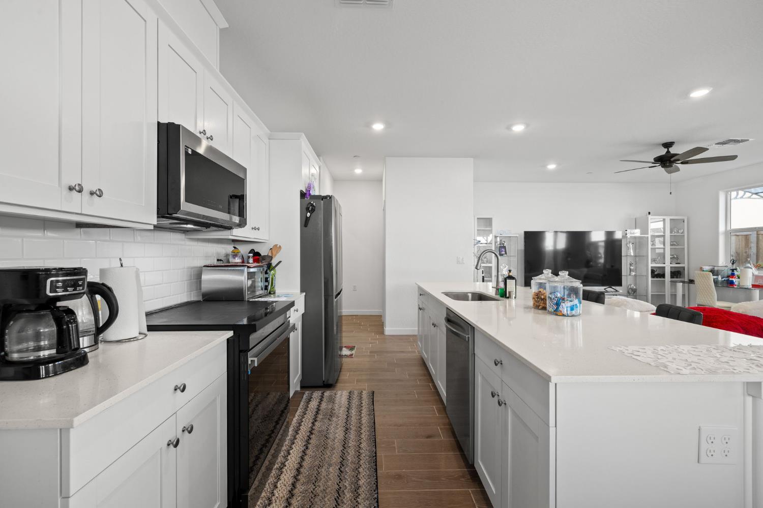 8916 Savona Ln, Shafter, CA 93263