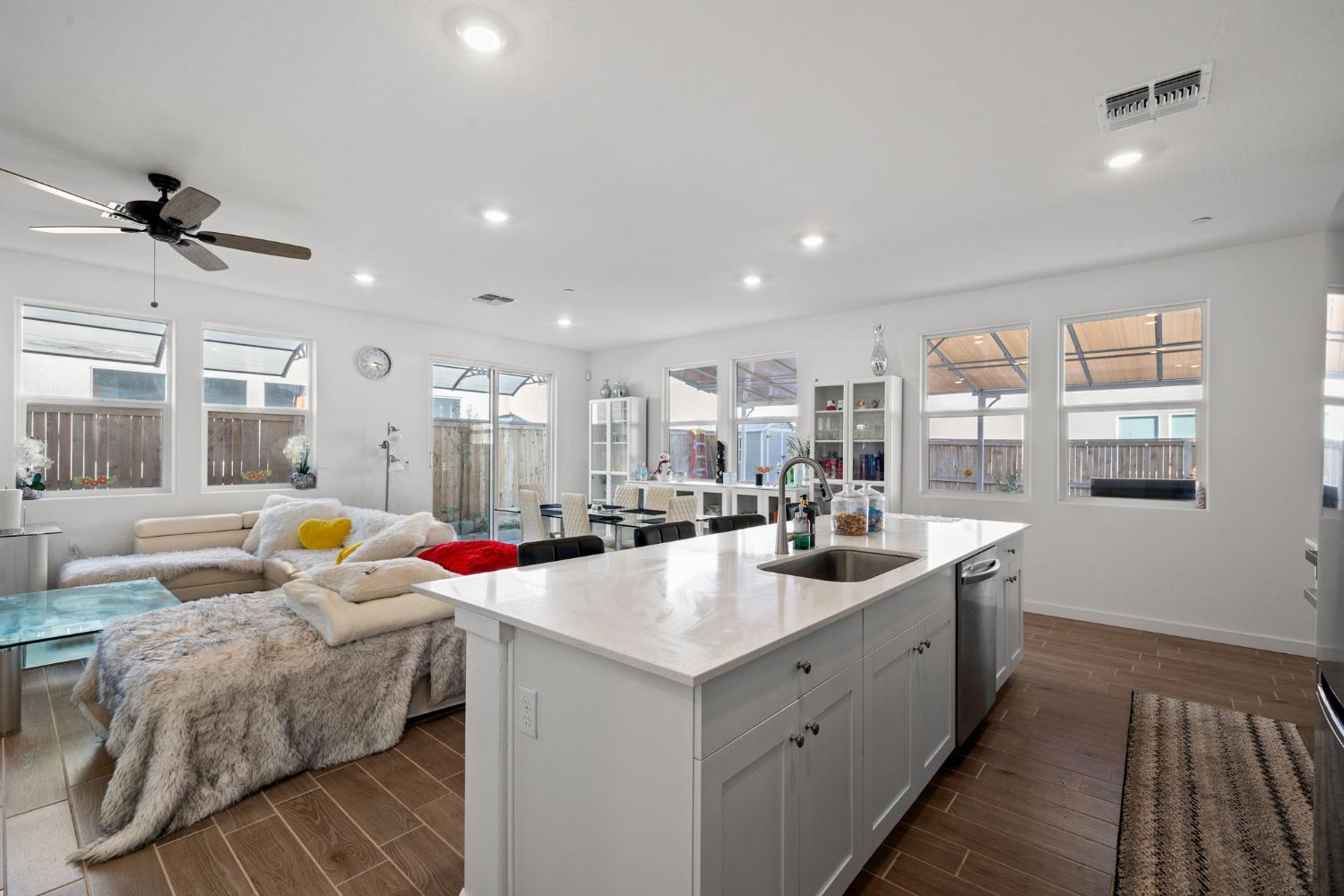 8916 Savona Ln, Shafter, CA 93263