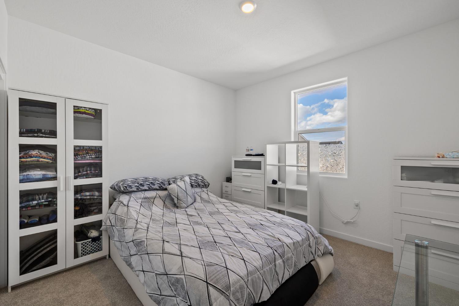 8916 Savona Ln, Shafter, CA 93263