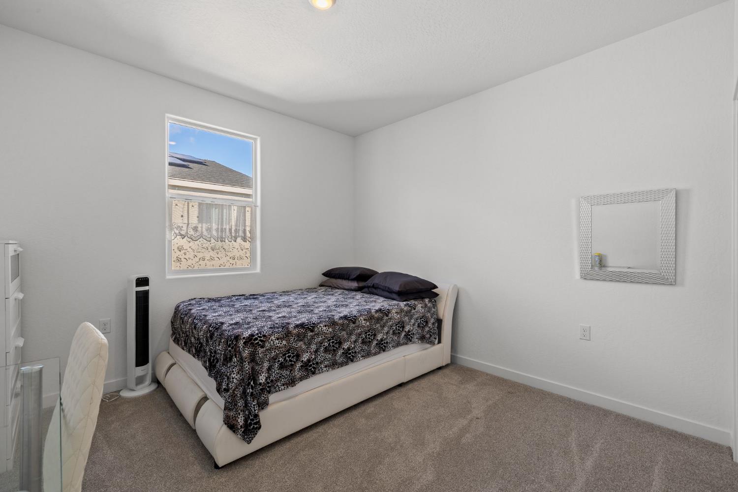 8916 Savona Ln, Shafter, CA 93263