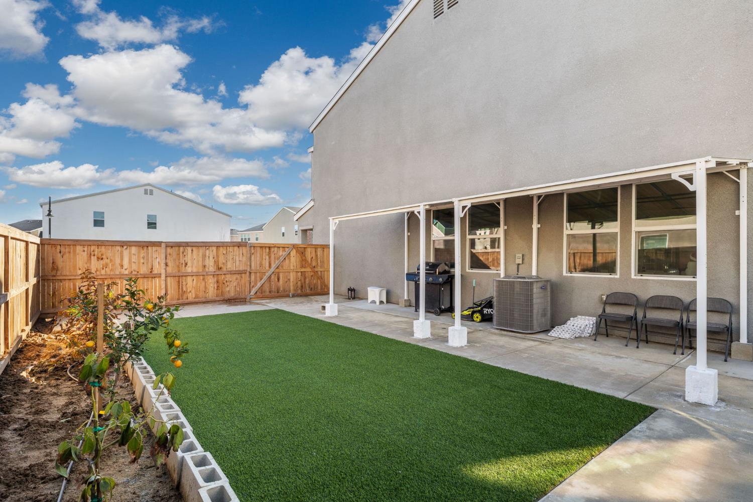 8916 Savona Ln, Shafter, CA 93263