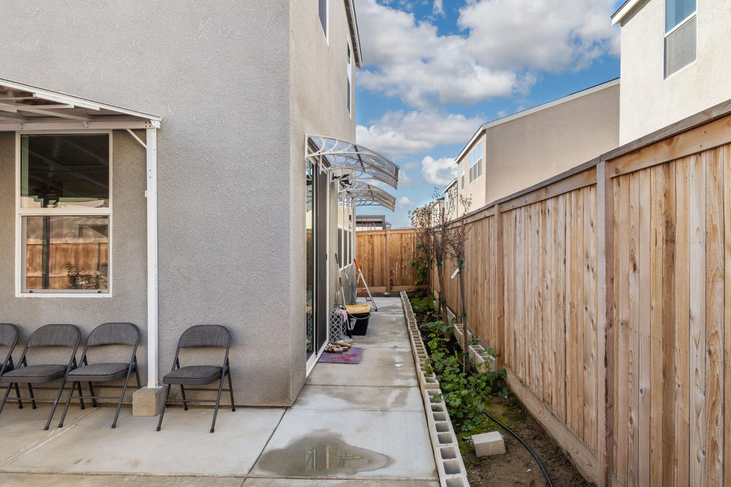 8916 Savona Ln, Shafter, CA 93263