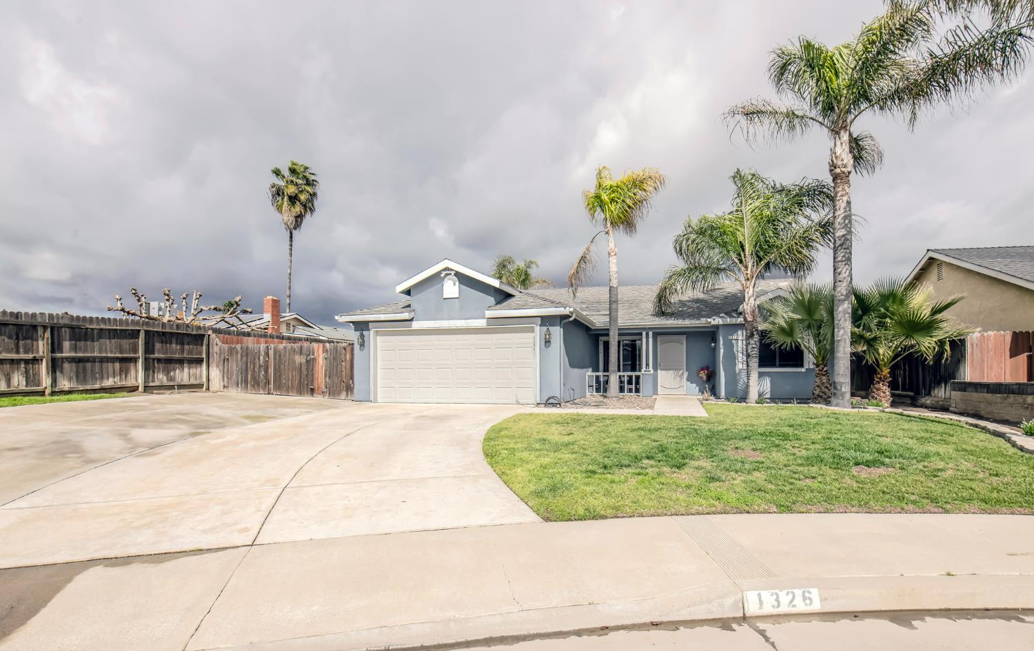 1326 Elm Ct, Hanford, CA 93230