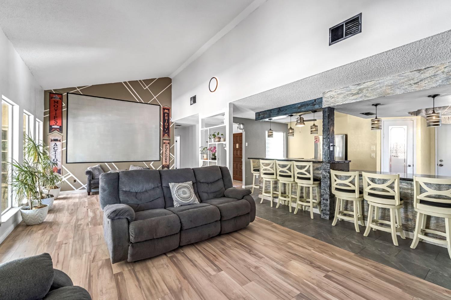 4883 E Geary St, Fresno, CA 93725