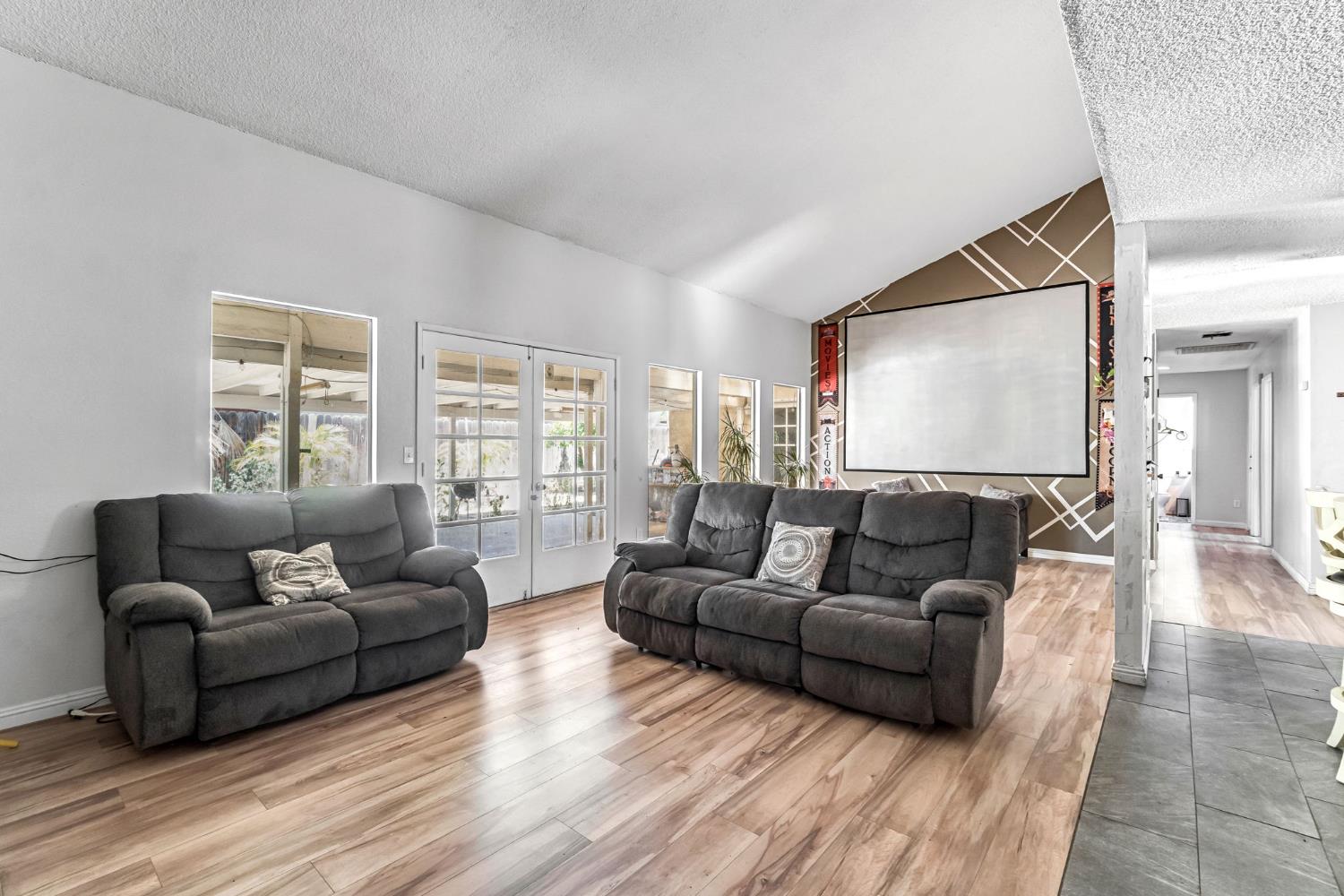 4883 E Geary St, Fresno, CA 93725