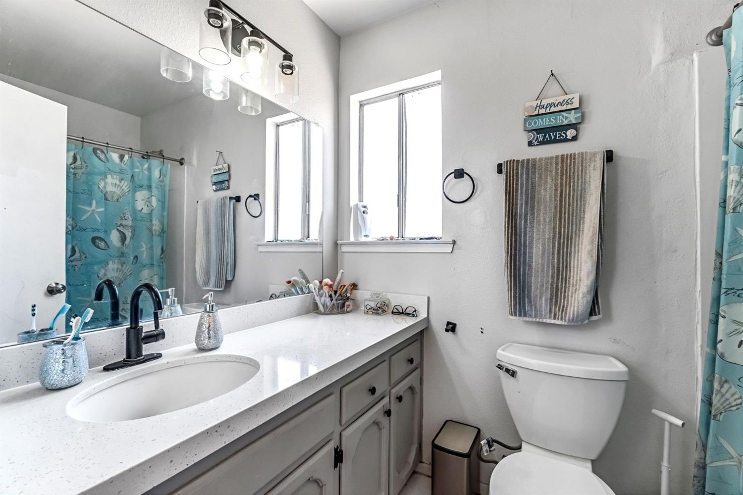 4883 E Geary St, Fresno, CA 93725