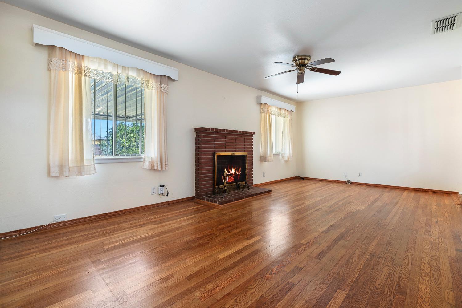 3868 N Lafayette Ave, Fresno, CA 93705