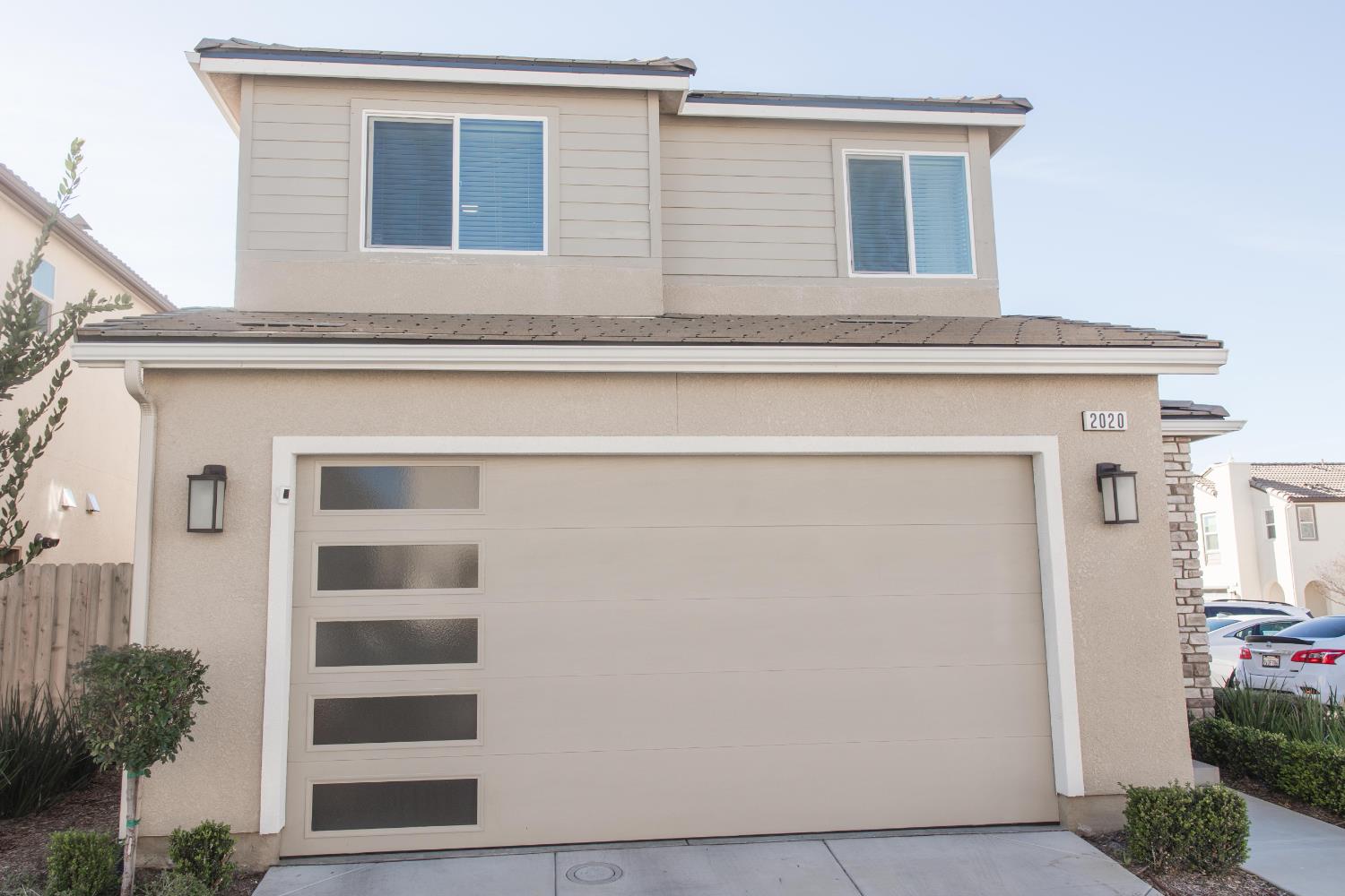 2020 N Ralph Ln, Clovis, CA 93619