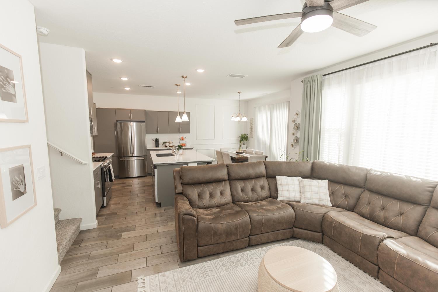 2020 N Ralph Ln, Clovis, CA 93619