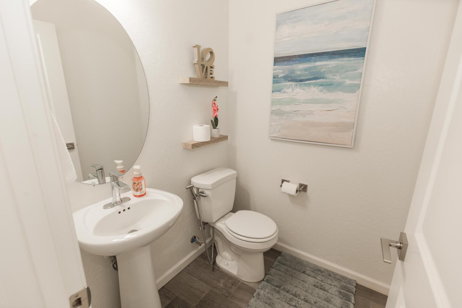 2020 N Ralph Ln, Clovis, CA 93619