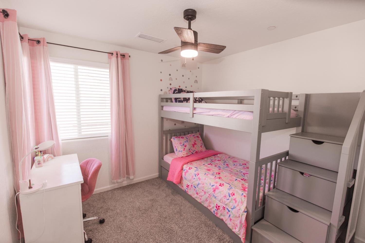 2020 N Ralph Ln, Clovis, CA 93619