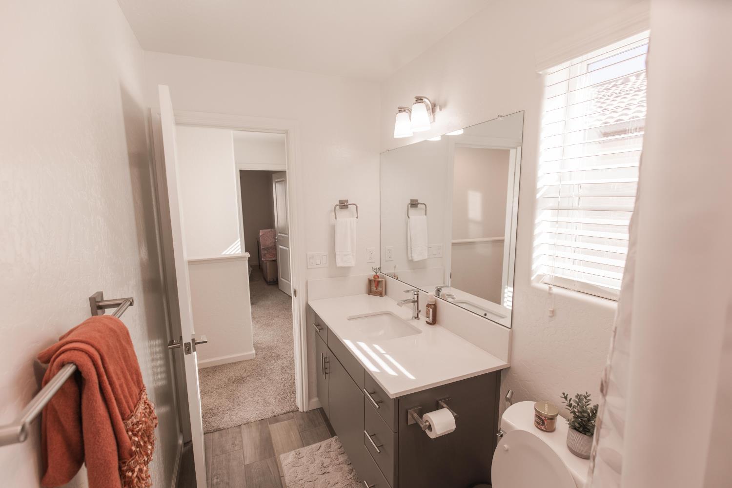 2020 N Ralph Ln, Clovis, CA 93619