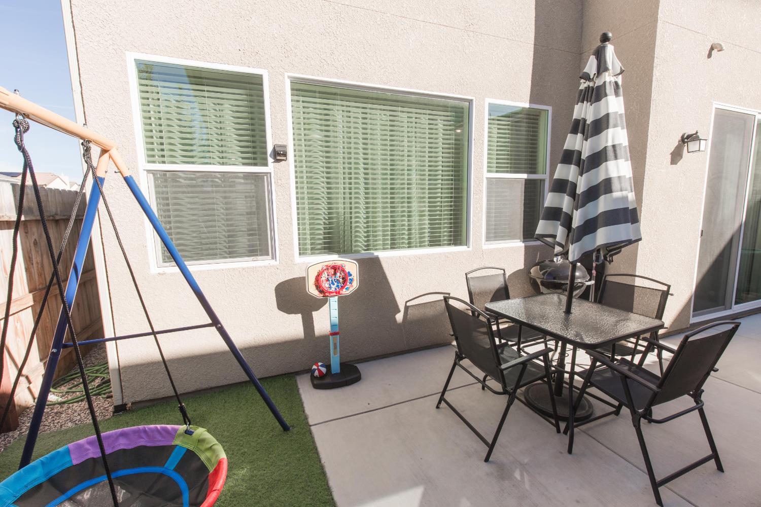 2020 N Ralph Ln, Clovis, CA 93619