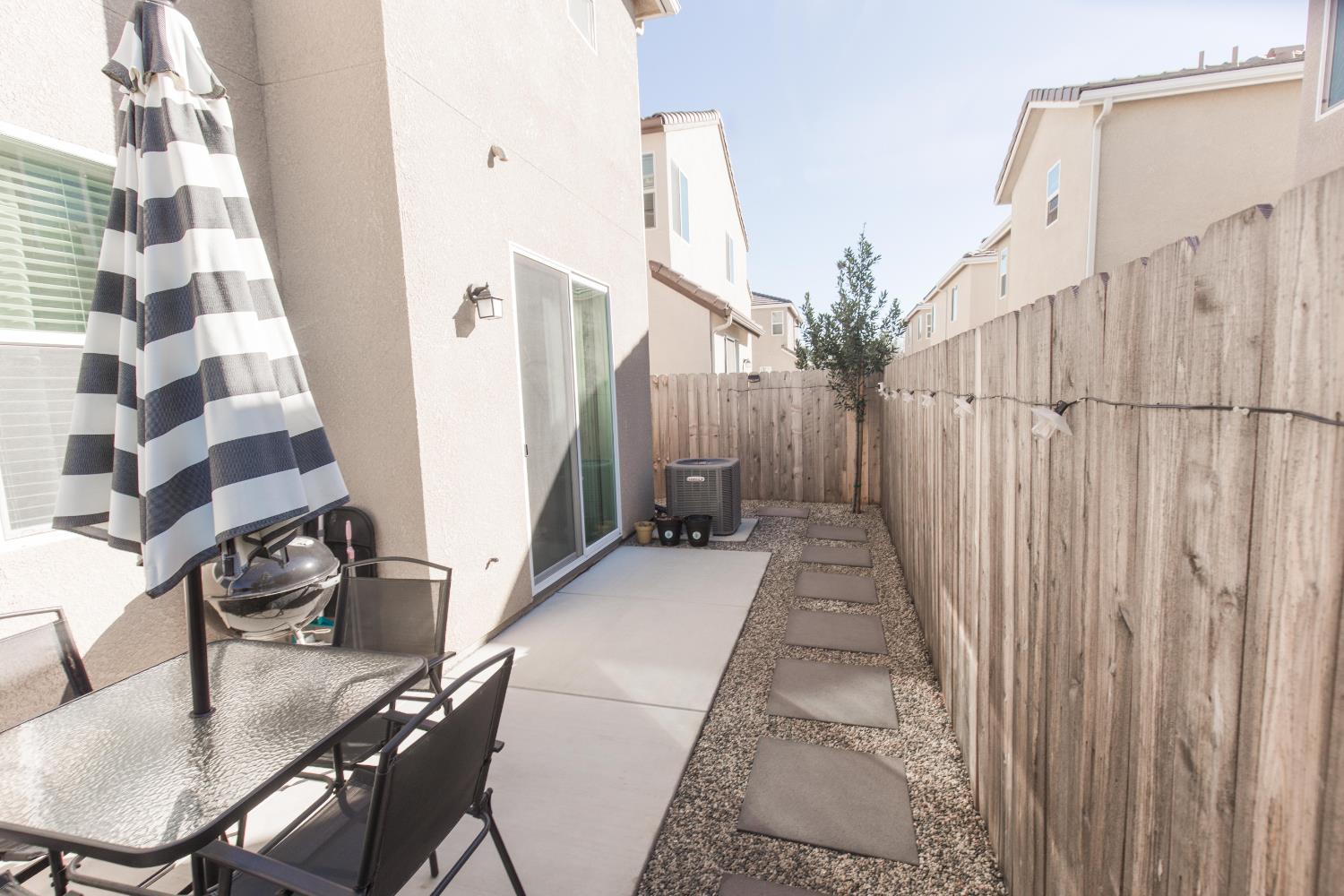 2020 N Ralph Ln, Clovis, CA 93619