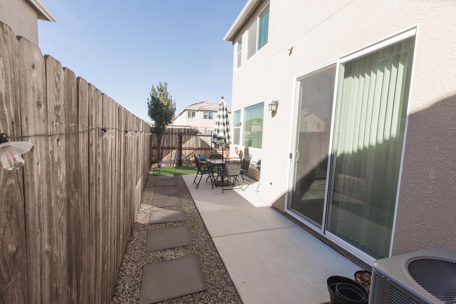 2020 N Ralph Ln, Clovis, CA 93619