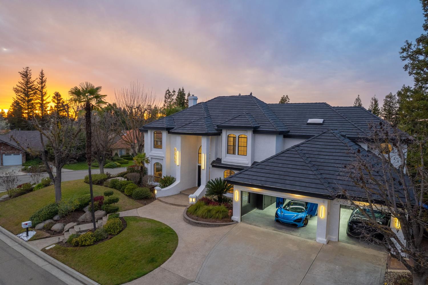 9381 N Woodmont Dr, Fresno, CA 93720