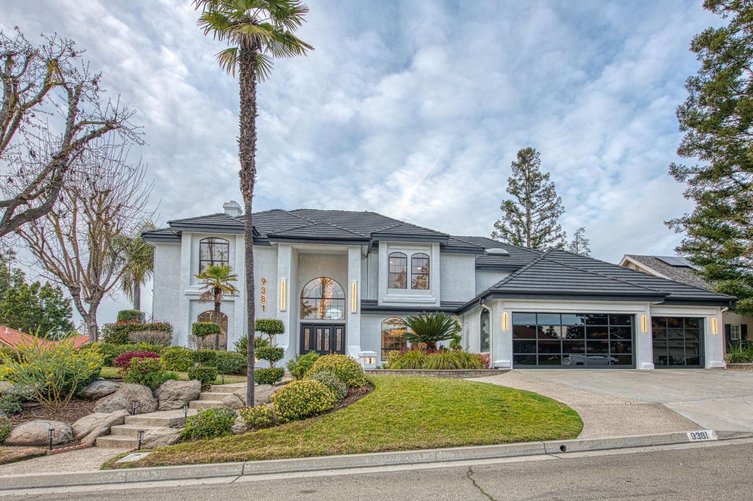 9381 N Woodmont Dr, Fresno, CA 93720