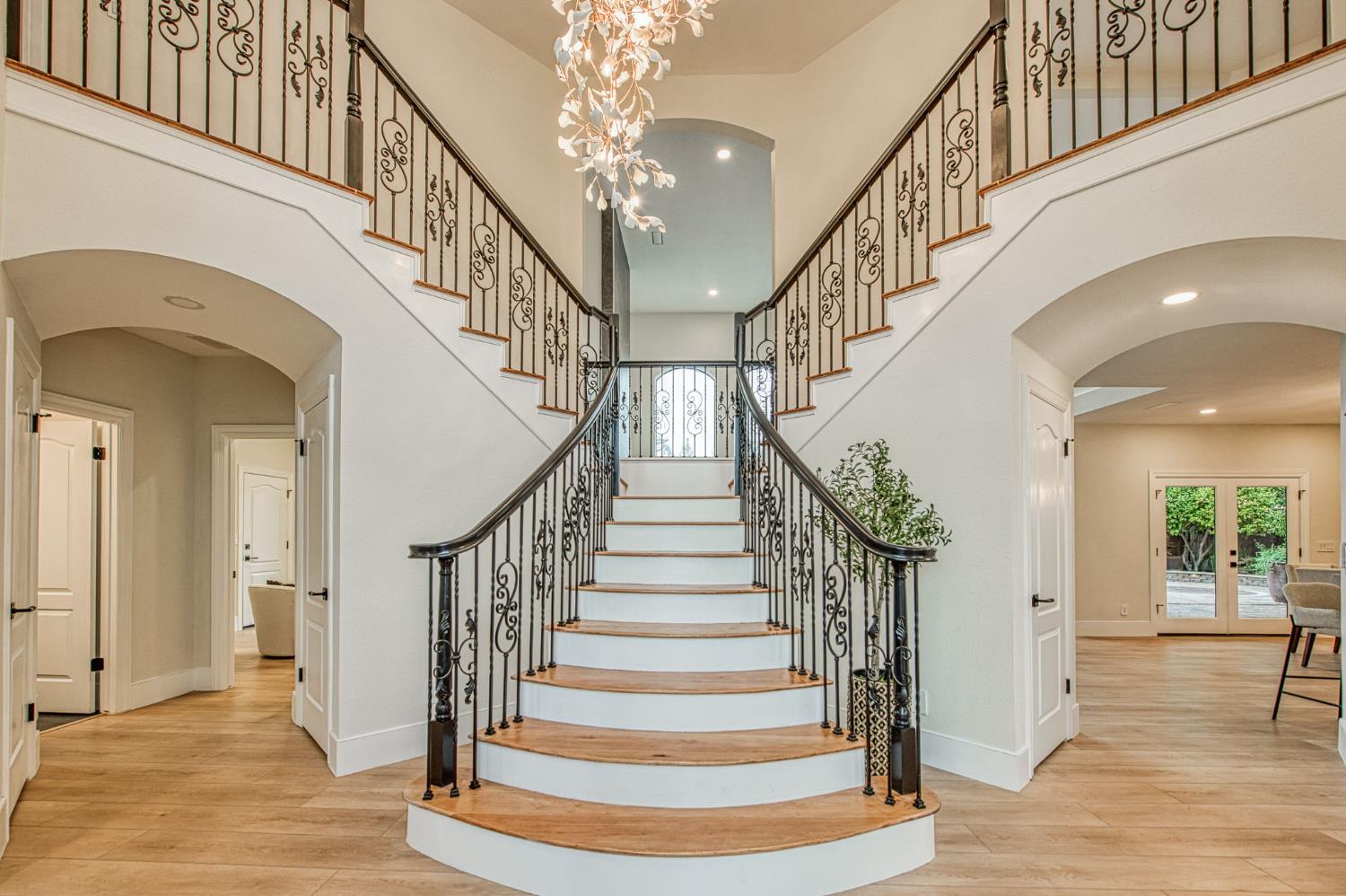 9381 N Woodmont Dr, Fresno, CA 93720