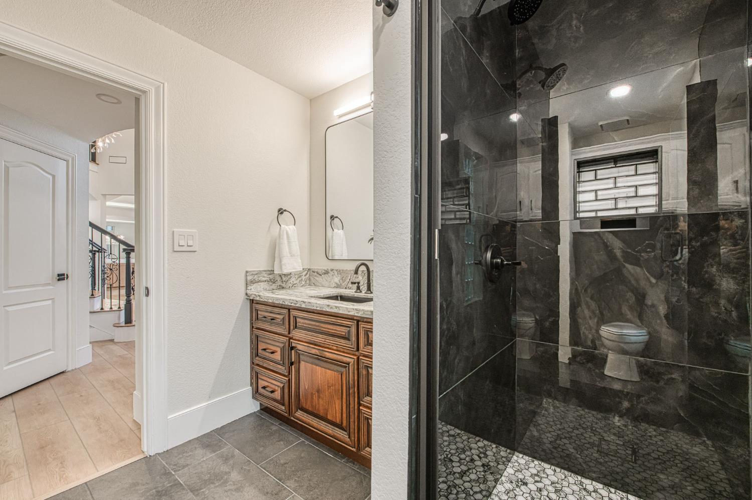 9381 N Woodmont Dr, Fresno, CA 93720