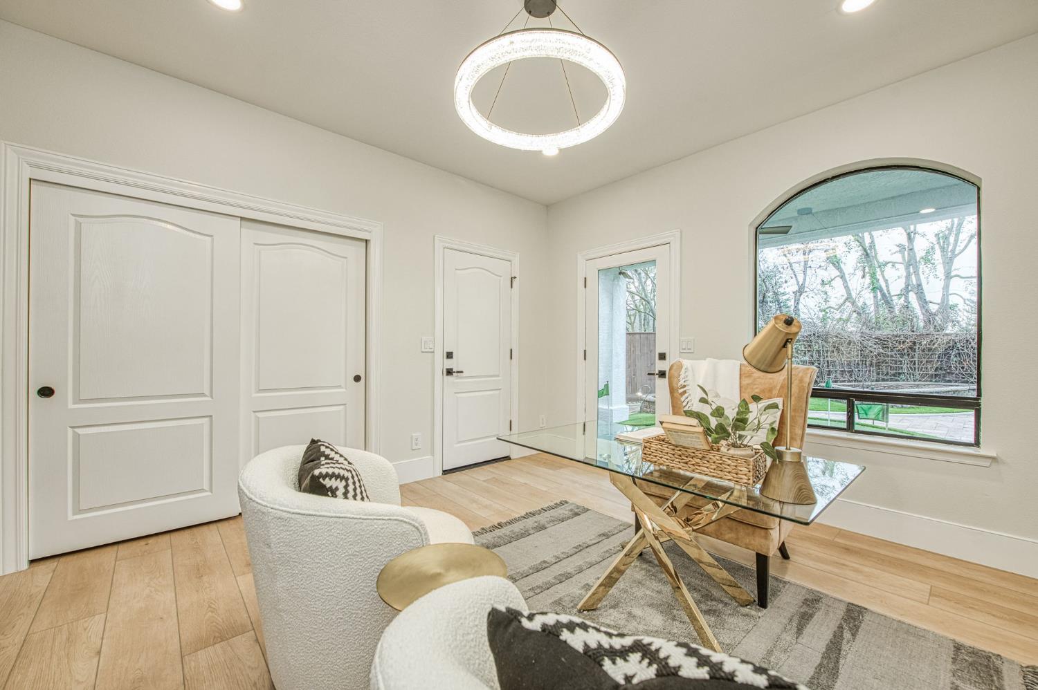 9381 N Woodmont Dr, Fresno, CA 93720