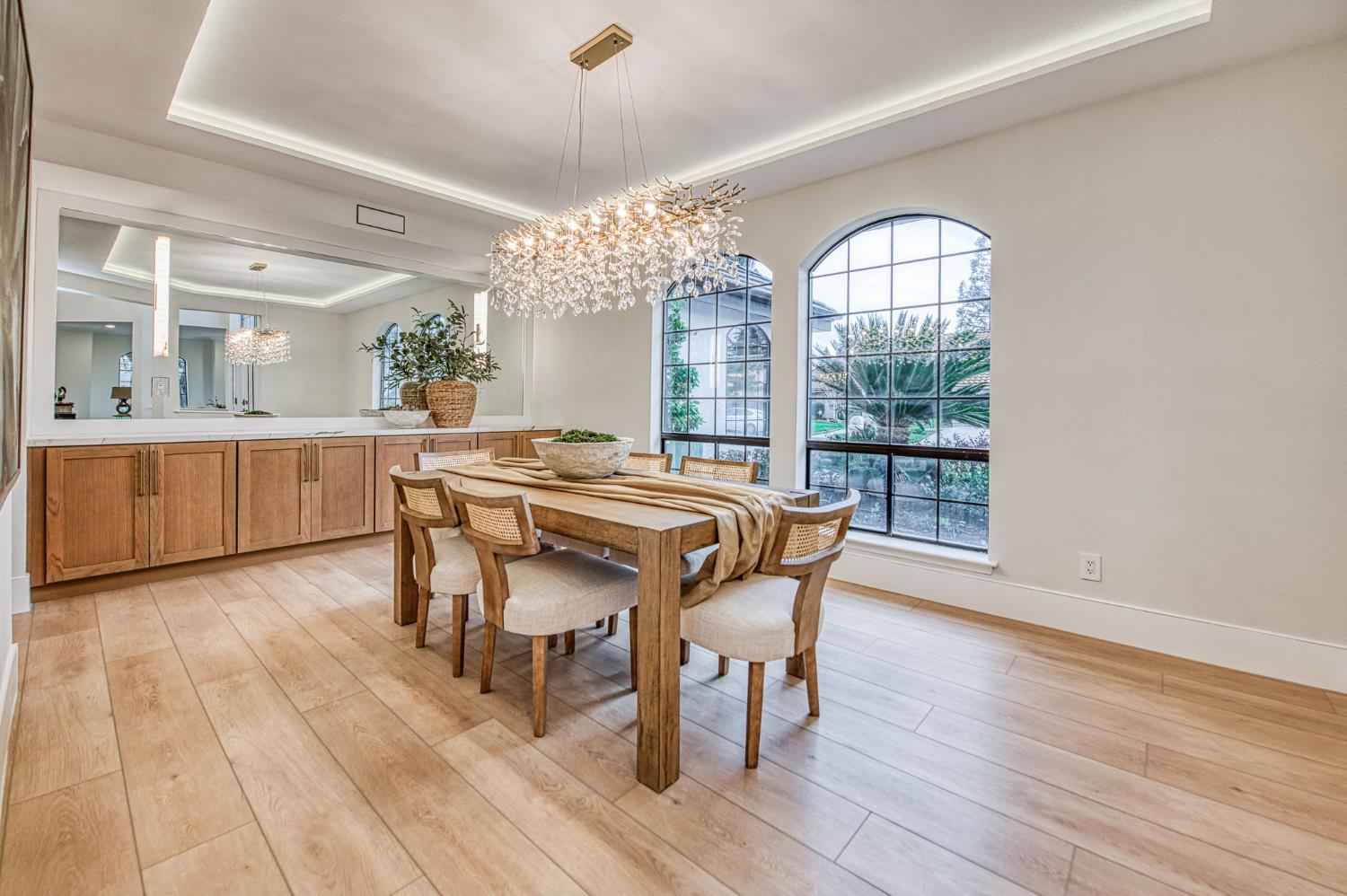 9381 N Woodmont Dr, Fresno, CA 93720