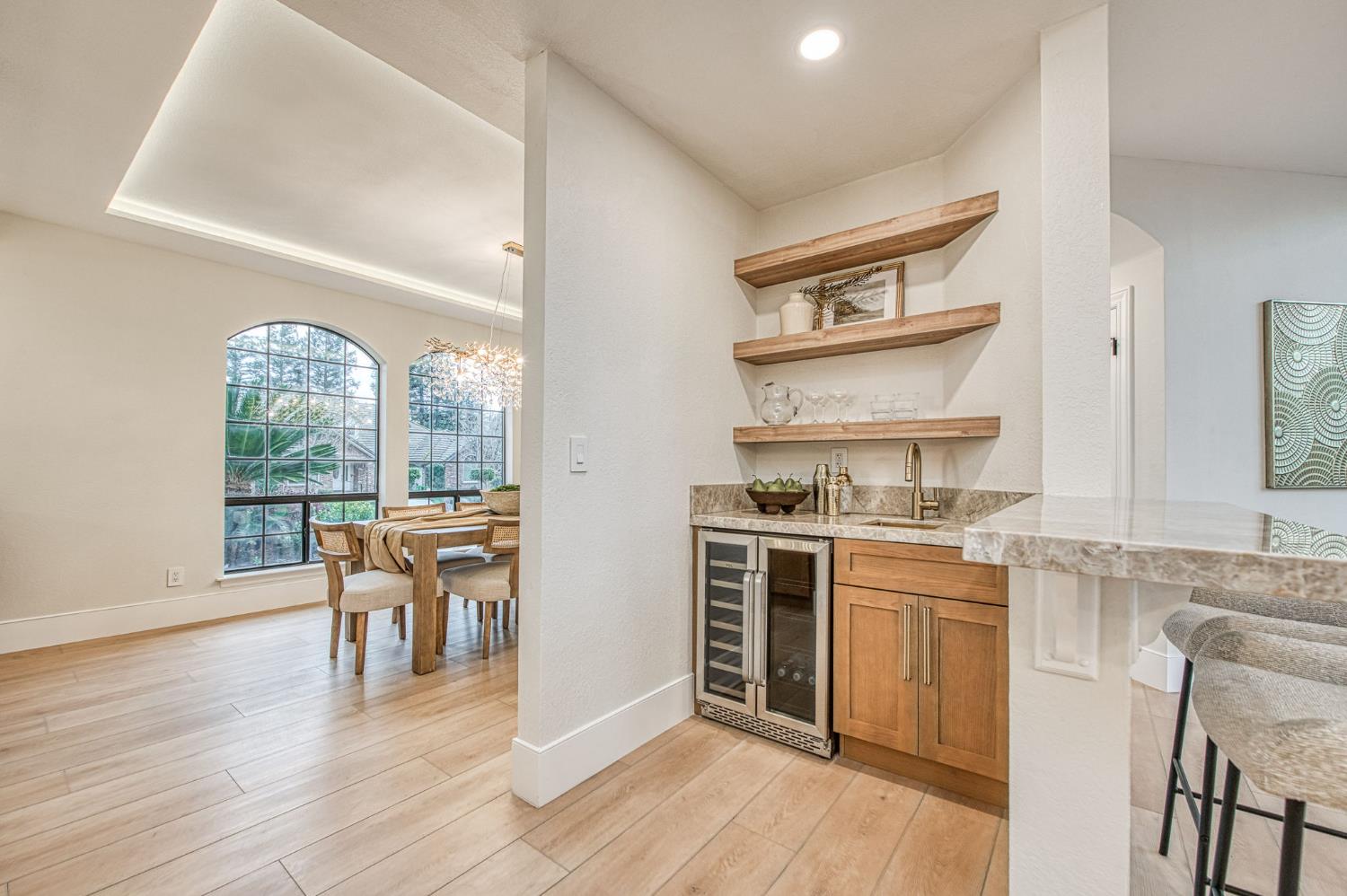 9381 N Woodmont Dr, Fresno, CA 93720