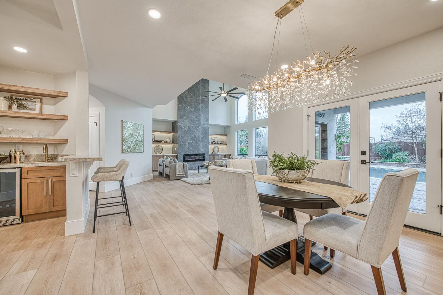 9381 N Woodmont Dr, Fresno, CA 93720