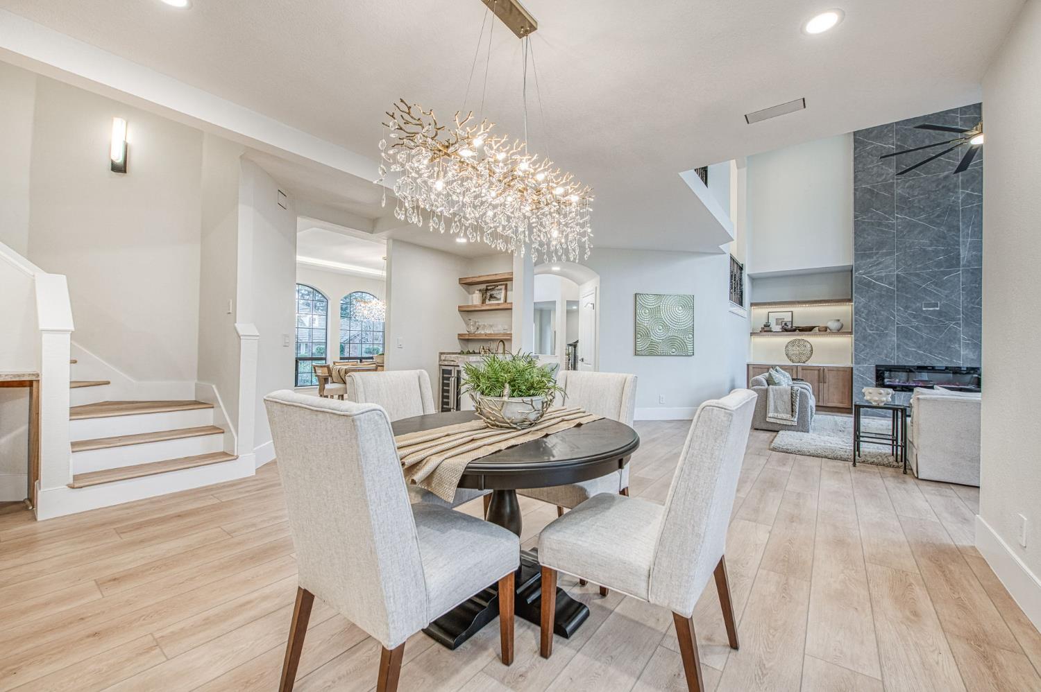 9381 N Woodmont Dr, Fresno, CA 93720