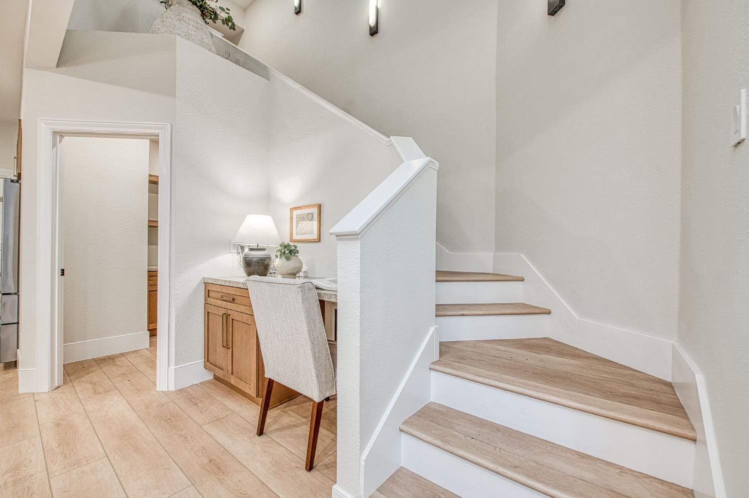 9381 N Woodmont Dr, Fresno, CA 93720