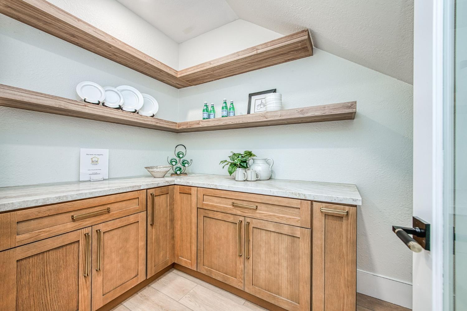 9381 N Woodmont Dr, Fresno, CA 93720