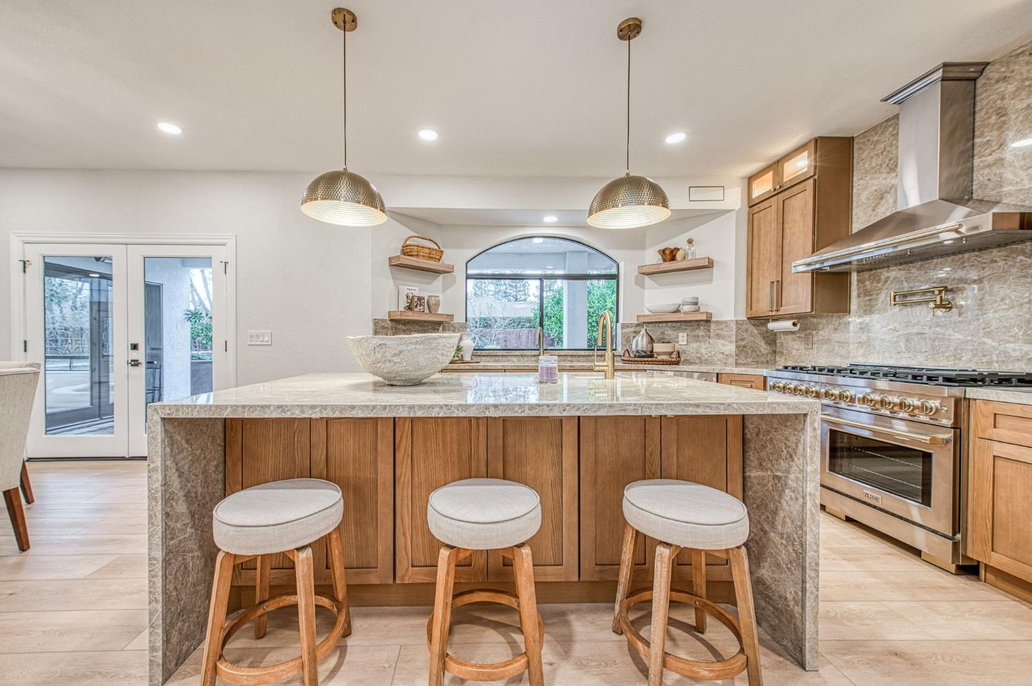 9381 N Woodmont Dr, Fresno, CA 93720