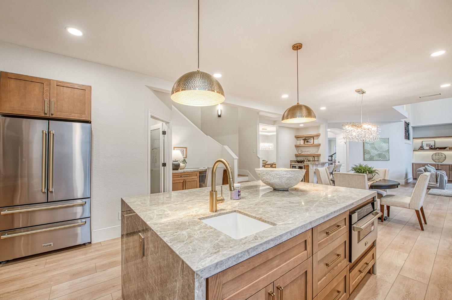 9381 N Woodmont Dr, Fresno, CA 93720