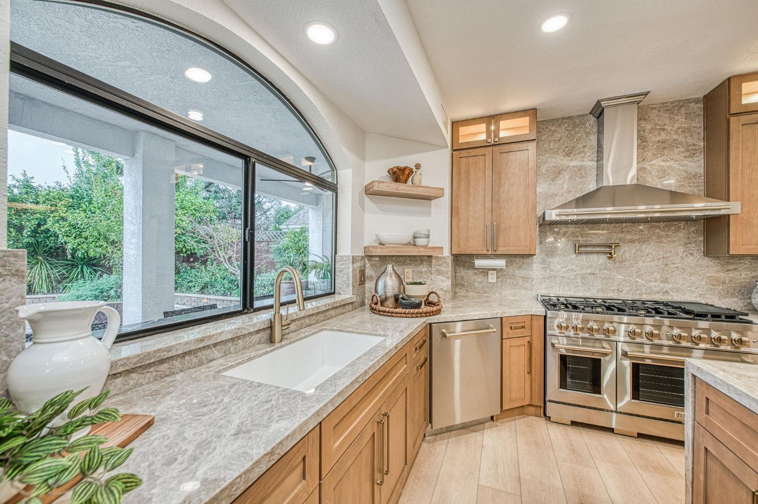 9381 N Woodmont Dr, Fresno, CA 93720