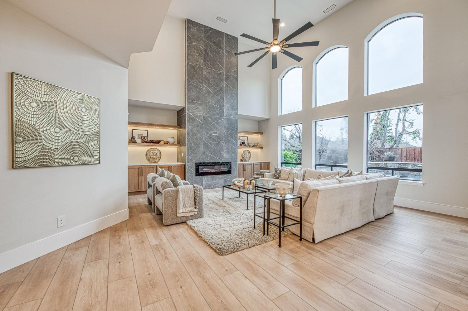 9381 N Woodmont Dr, Fresno, CA 93720