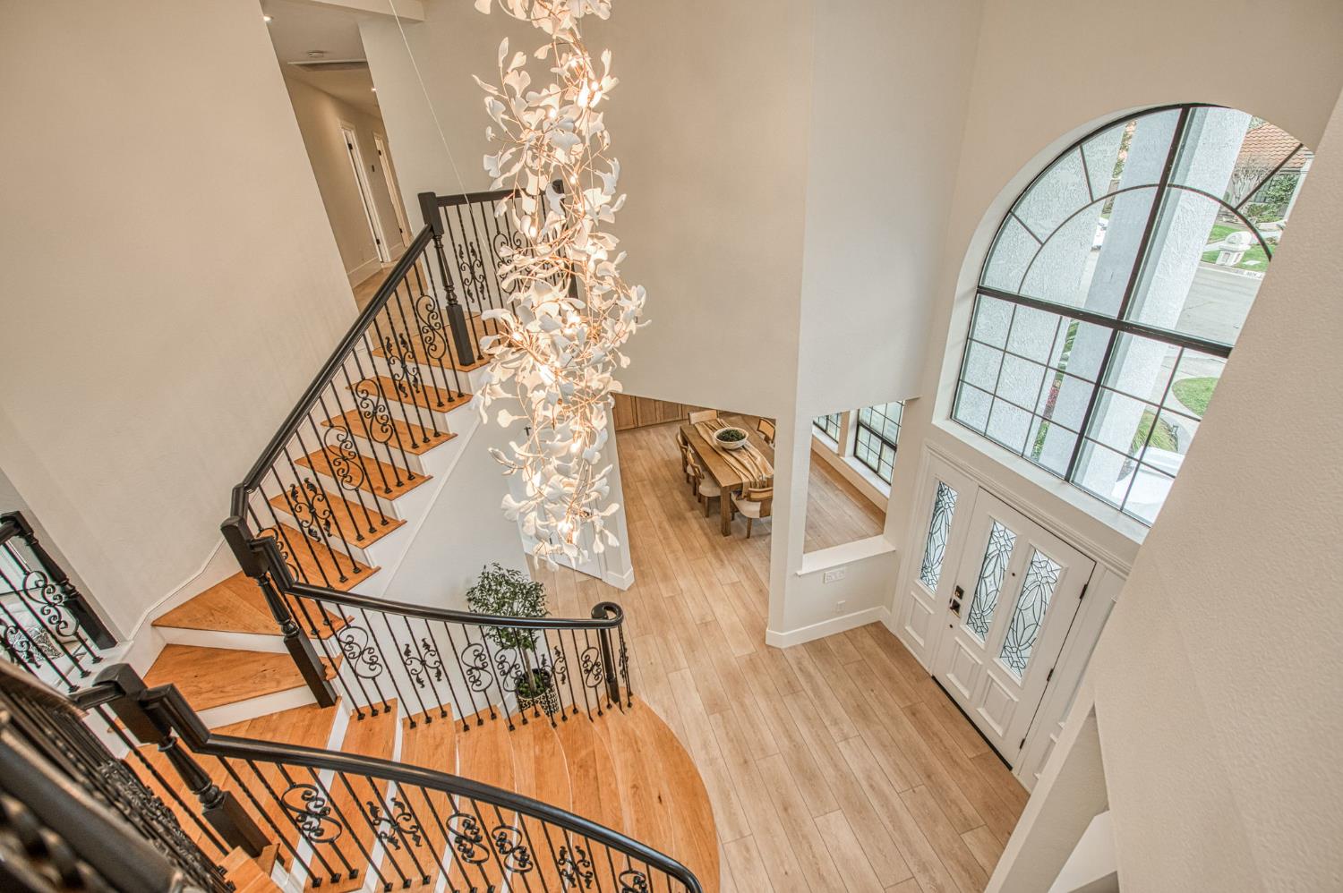 9381 N Woodmont Dr, Fresno, CA 93720