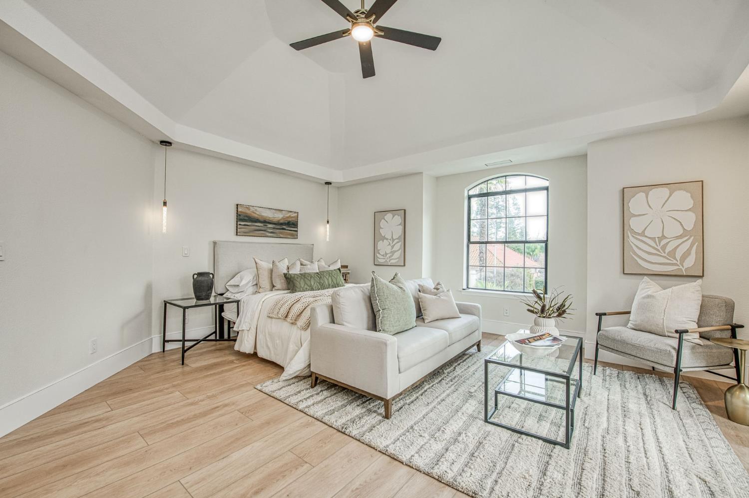 9381 N Woodmont Dr, Fresno, CA 93720