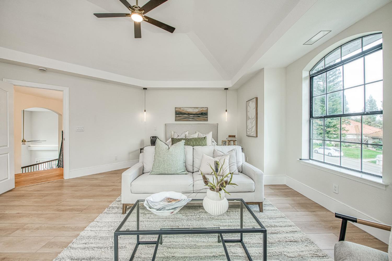 9381 N Woodmont Dr, Fresno, CA 93720