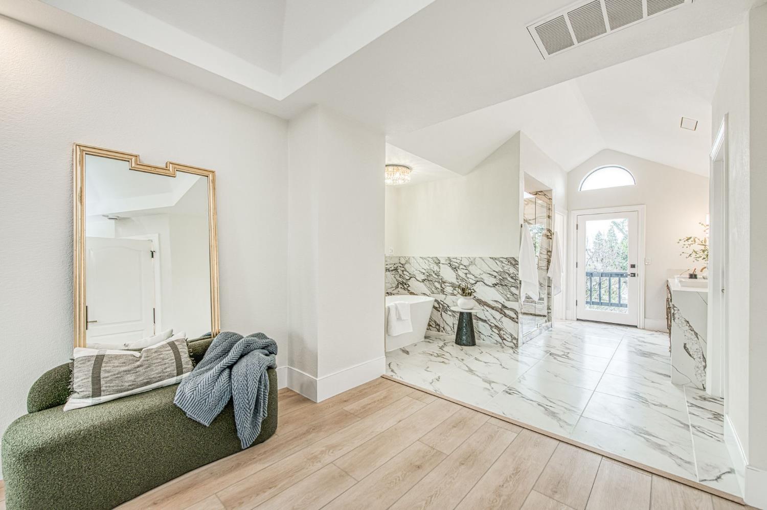 9381 N Woodmont Dr, Fresno, CA 93720